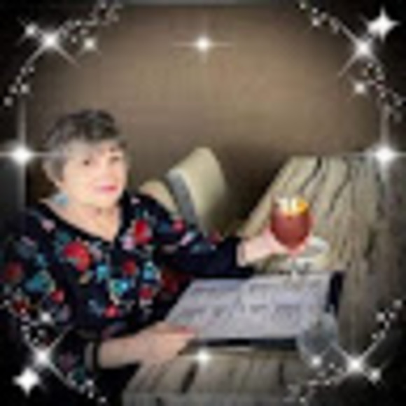 Meet your Posher, Loretta - Picture 1 of 1